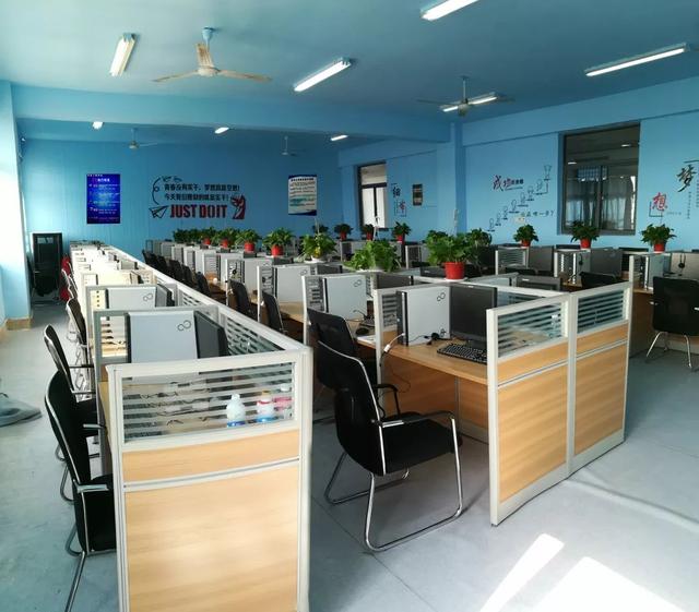 江苏省徐州技师学院官网信息门户，江苏省徐州技师学院信息工程学院