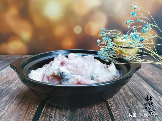 开胃的酸菜鱼做法教给你，厨师长教你在家做正宗酸菜鱼