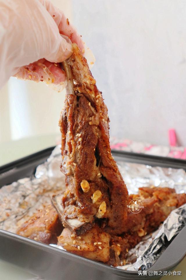 如何把羊排烤得外酥里嫩，几块钱做一道外酥里嫩多汁烤羊排