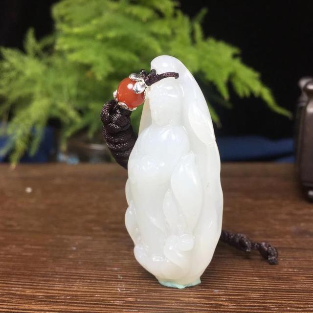 金丝白玉与和田白玉怎么区分，俄料白玉与和田白玉有啥区别