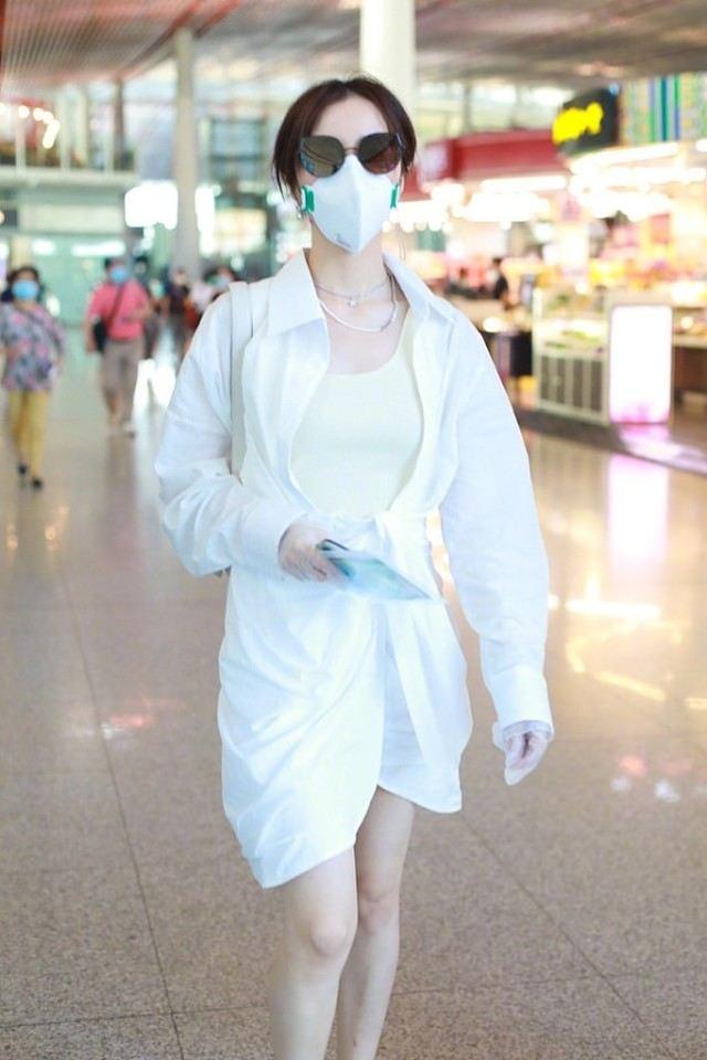 張銘恩胡冰卿戀愛緋聞後首現身，兩人一前一後現身機場，更顯曖昧 娛樂八卦吃瓜 第6张