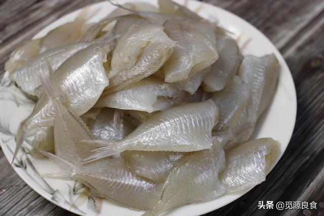 扒皮鱼正宗做法，美味香酥的油煎剥皮鱼
