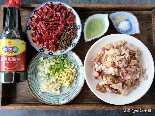 辣子鸡丁的家常做法，辣子鸡最正宗的做法不辣不柴（厨师长教你做家常辣子鸡丁）
