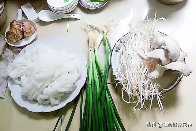 干炒河粉家常做法怎么做，街头美食炒河粉的家庭版做法20年经验厨师告诉你教程/记得收藏