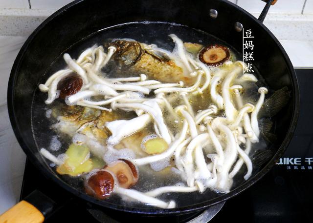 鲫鱼汤怎么炖才能好喝又有营养，炖鲫鱼汤掌握这6点