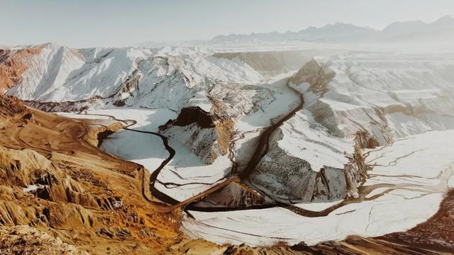 手机摄像头与镜头有什么区别，手机的摄像头越来越多