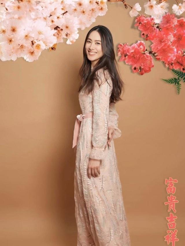 李澤楷前女友梁洛施慶生，曬兒子做的蛋糕很幸福，32歲依舊有韻味 娛樂八卦吃瓜 第9张