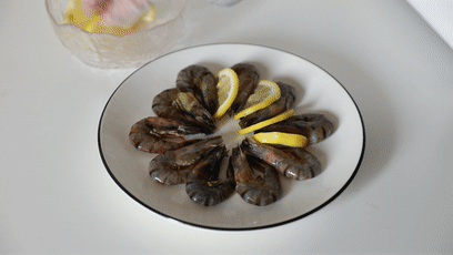 清蒸虾的做法及调料，清蒸白灼虾正确做法（只要一味调料就很好吃）