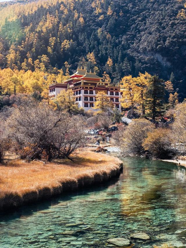 香格里拉地理位置介绍，香格里拉 美景如画