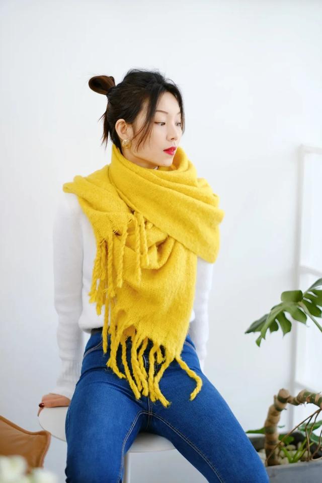 细长流苏围巾的各种系法，跟着Lisa虞书欣一起玩转围巾的7种花式系法吧