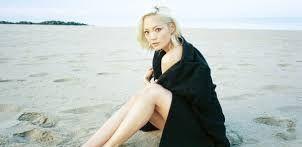 螳螂女简介，33岁的她扮演螳螂女呆萌可爱