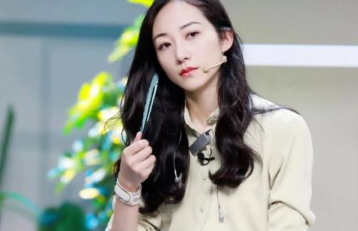 韩雪亲生母亲讲述被抛弃的原因，网友：难怪这么完美
