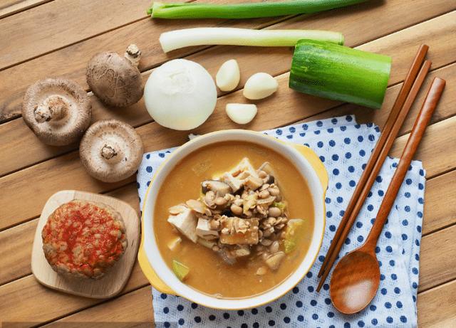 味噌是什么调料，这个日本料理中的“百搭王”