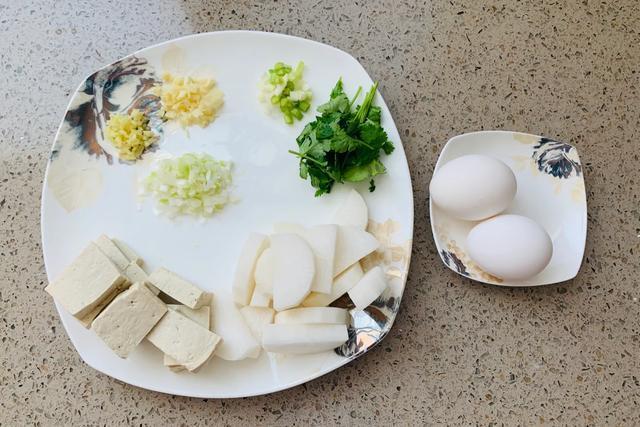 煎蛋汤详细做法，大师家里做的水煎蛋炖汤