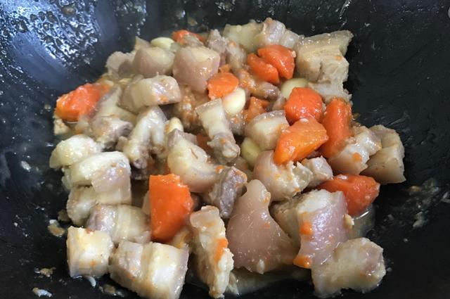 腐乳豆腐五花肉做法，1斤五花肉加上一块腐乳