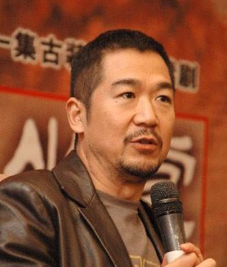 张国立的婚姻史，张国立与罗秀春离婚34年