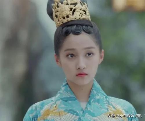 关晓彤和赵露思的关系如何，圆脸赵露思原来76斤没作假