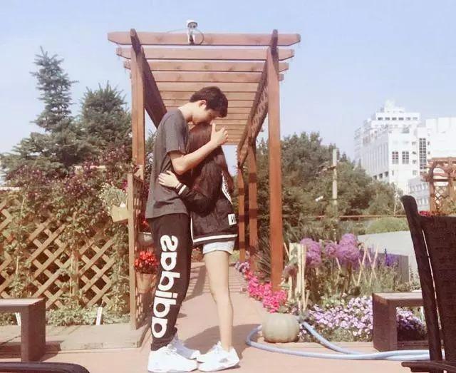 王宁现在几岁了，54岁王宁近照曝光