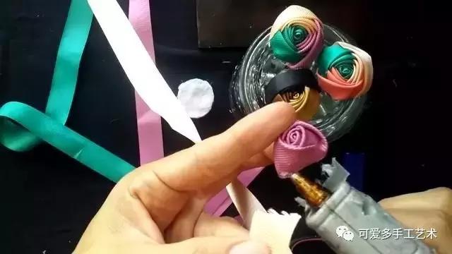 三色丝带玫瑰花朵做法大全，浪漫酷炫的三色丝带玫瑰