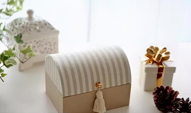 纸板自制收纳盒简单教程，家里的废弃纸板