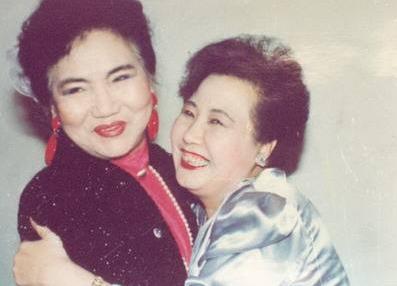 杜十娘跳江后被谁救，杜十娘死前怒扔百宝箱