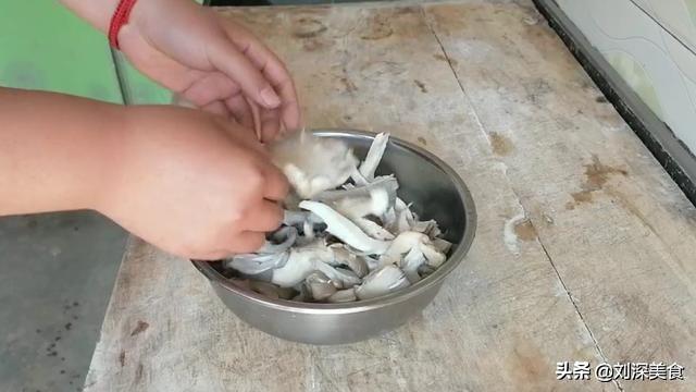 蘑菇炒鸡蛋的做法，蘑菇炒鸡蛋详细步骤（蘑菇炒鸡蛋）