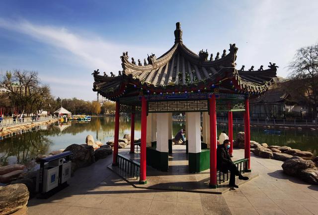 莲湖公园曾是隋唐皇帝举行大典的承天门，明秦王墓