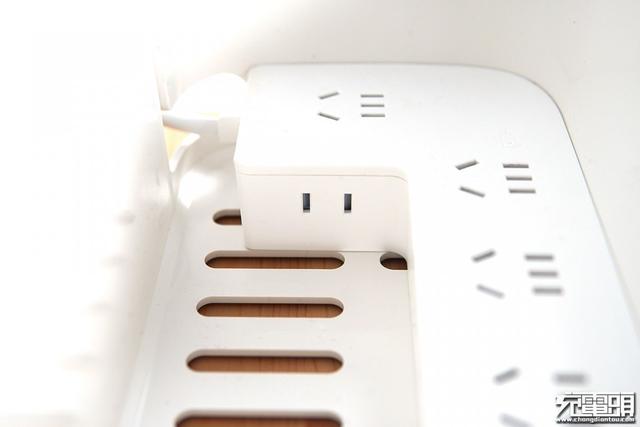 桌面抽屉式收纳盒竖着，桌面整齐不再凌乱