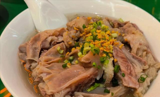 一碗麵賣50元貴嗎？陳小春面館開業，排隊一兩個小時也有人等 娛樂八卦吃瓜 第6张