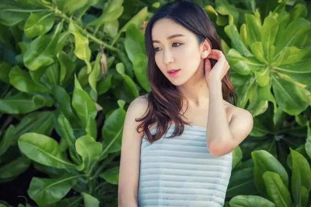 胡一菲娄艺潇是一个人吗，《爱情公寓》14年