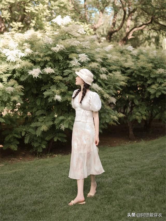 粗跟低帮高跟鞋怎么搭配裤子，气场超强的时髦组合