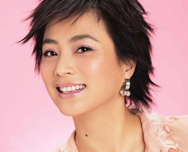 杭天琪在历届春晚演唱，曾9登春晚舞台的西北歌后杭天琪