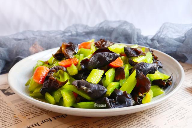 芹菜木耳做法大全家常窍门，芹菜和木耳搭配