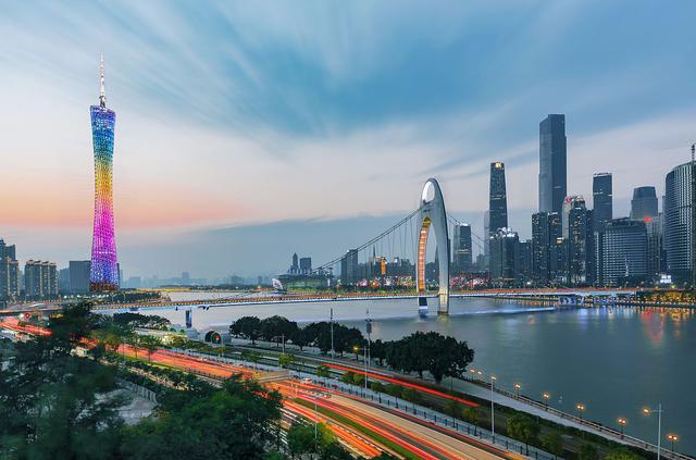 广州塔还有个孪生兄妹，广州双子塔何时建成的