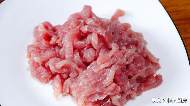 苦瓜炒肉絲，教你一招，肉絲又嫩又滑，一點都不柴 熱愛美食 第7张