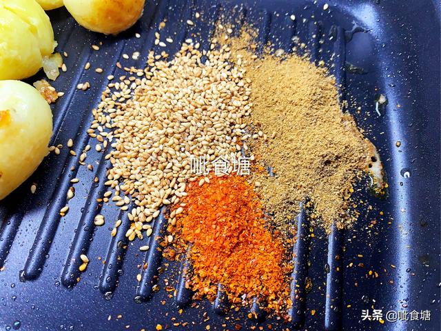 街头香辣小土豆的做法，在家也能吃烧烤