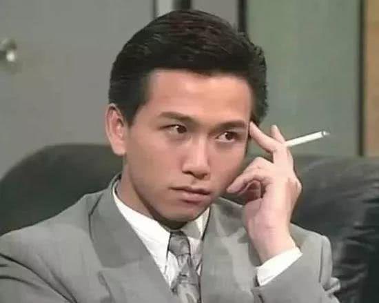 义不容情被丁有康推下火车，你们还记得义不容情中那个大坏蛋
