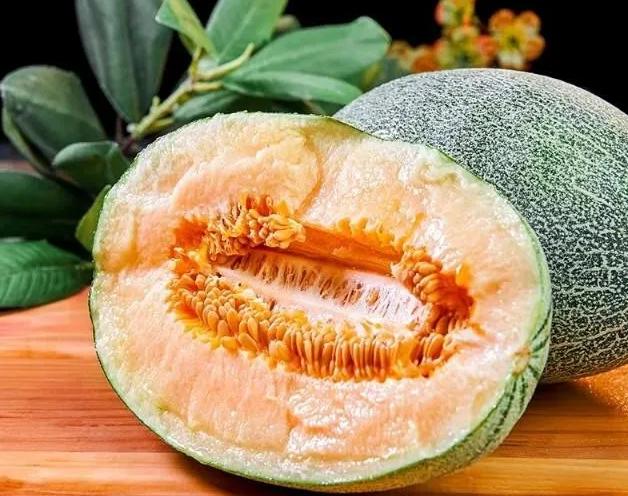 哈密瓜怎么挑选才甜呢，怎样才能选到甜的哈密瓜