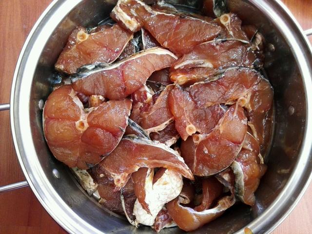 五香熏鱼怎么做的好吃，教你营养好吃的五香熏鱼