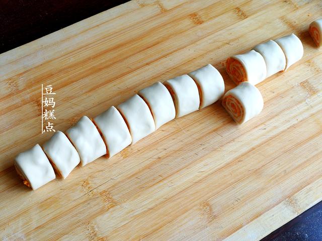 第一次這麼做花卷，10分鍾搞定，又軟又香！兒子直呼：太好吃了 熱愛美食 第11张