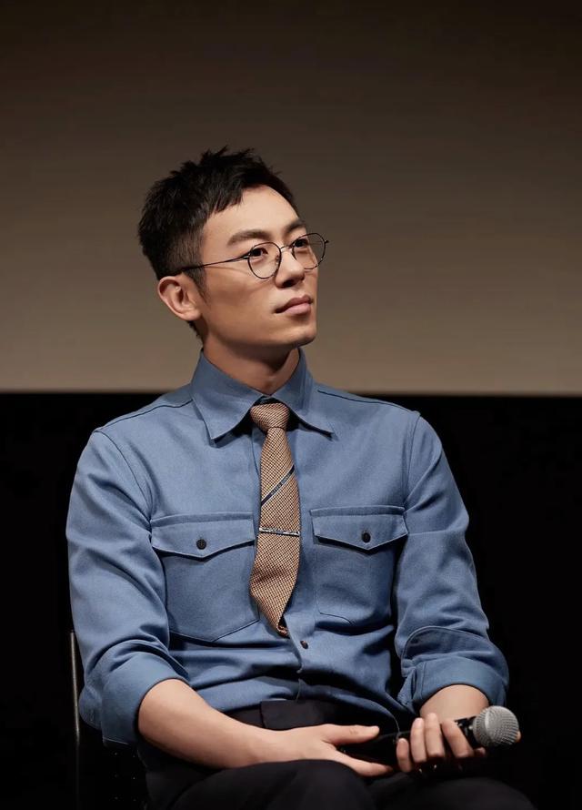 彭于晏的卧蚕是怎么练的，彭于晏这个看着成熟内心童真的人你喜欢么