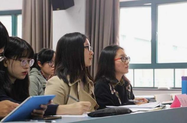 女生适合的专业，哪些专业比较适合女生且好就业