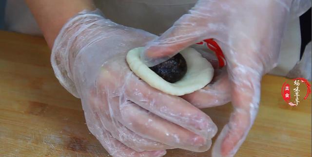 汤圆怎样煮才好吃，汤圆别再传统水煮了