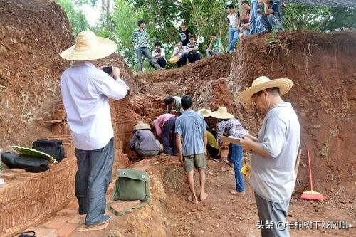 徐庶入曹营真实历史，他位卑言轻没有什么发言权