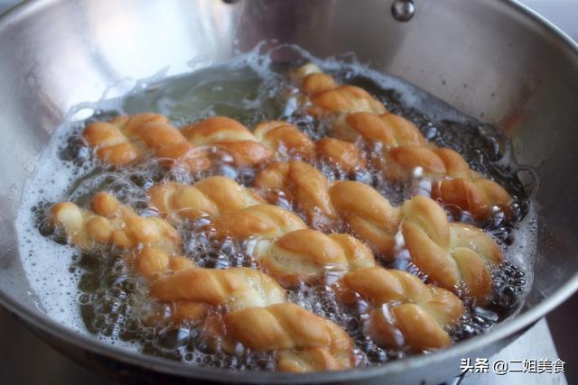 麻花怎么做才能又酥又脆，麻花怎么做又酥又脆教程（酥脆咸香的炸麻花）
