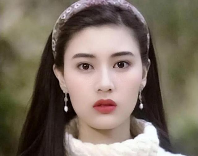 李嘉欣年轻颜值巅峰，李嘉欣惊鸿美图（李嘉欣性感写真照）