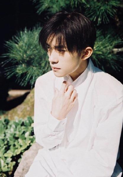 易烊千玺的真实年龄，易烊千玺14岁到17岁外貌变化（“谦逊低调”的易烊千玺）