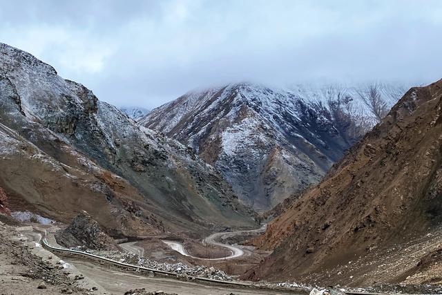 自由之旅挺进川藏线，男子偶遇独腿骑士勇闯318川藏线