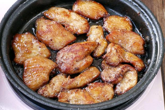 超简单香煎鸡胸肉正宗做法，好吃不胖的低脂鸡胸肉