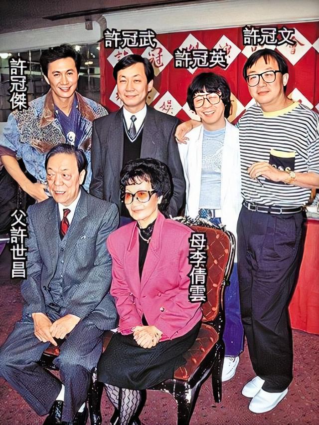 许冠文和许冠杰是亲兄弟吗，唱三哥许冠英的歌引泪目